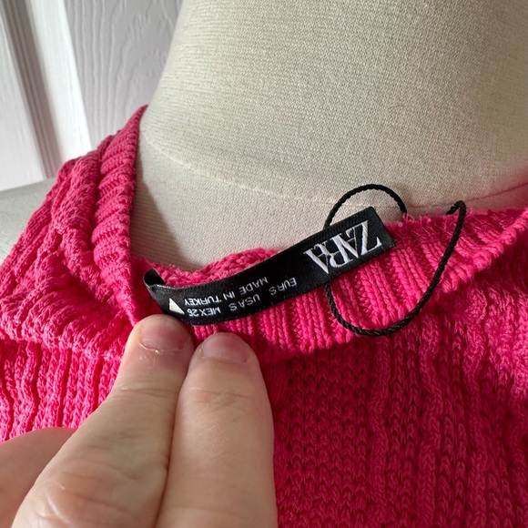 Beautiful sleeveless, lightweight sweater dress pink size small - Picture 4 of 4